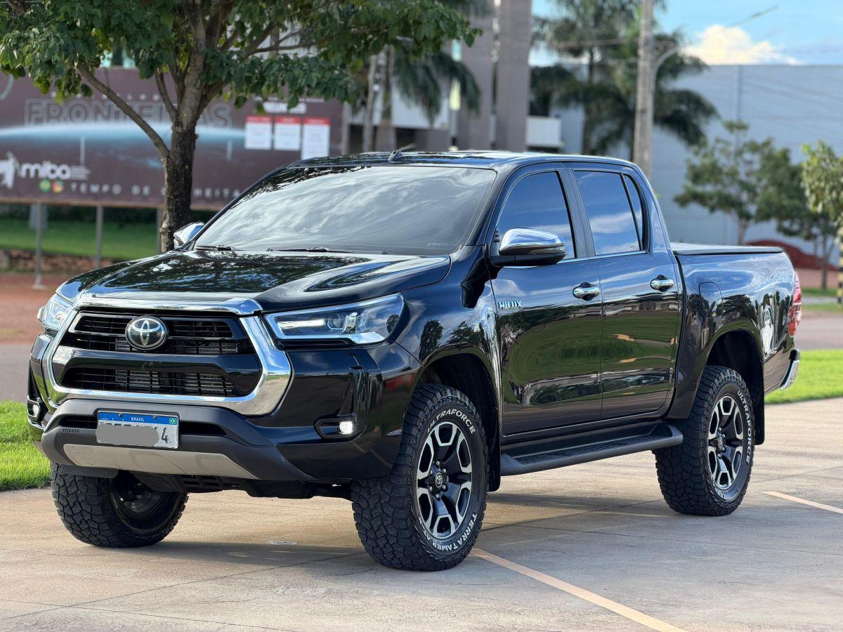 TOYOTA HILUX